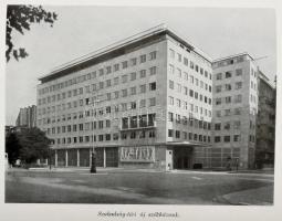 A Pénzintézeti Központ első huszonöt éve 1916-1941. [Bp.,1941., Kir. Magyar Egyetemi Nyomda], 175 p....