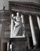 Vegyes 5 darabos egri vonatkozású könyvtétel: Sugár István: Az egri vár és viadala. Bp., 1971, Zríny...