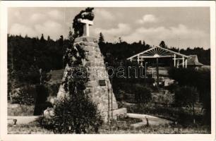 Uzsok, Uzok, Uzhok; Hősi emlékmű az Uzsoki hágón. Dr. Peitler Gyula felvétele. A Magyar Turista Egyesület kiadása / Hungarian military monument