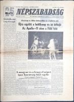 [Folyóirat] "Armstrong és Aldrin holdraszállása és a holdséta után Újra együtt a holdkomp és az...