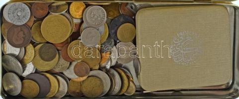 ~1390g vegyes külföldi érme fém dobozban egy sérült tokkal T:vegyes ~1390g mixed foreign coins in metal box with 1pc broken holder C:mixed