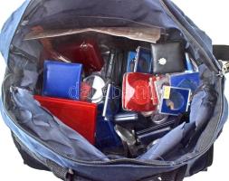 Vegyes egyrészt MNB és pénzverős érmetartó tétel táskában, 42db műanyag tok + 9db műbőr tok + 3db bá...