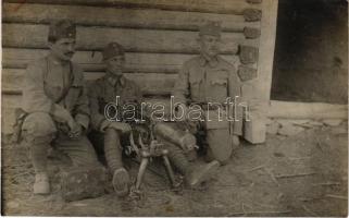 Első világháborús osztrák-magyar katonák gépfegyverrel / WWI Austro-Hungarian K.u.K. military, soldiers with machine gun. photo