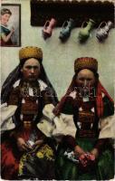 Torockó, Rimetea; leányok. Vasúti levelezőlapárusítás / folklore, girls (EK)