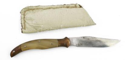 Válik jelzett egyedi készítésű zsebkés, bicska. Szaru, réz. Jelzett 17 cm Bőr tokkal