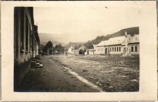 Mecenzéf, Alsó-Metzenzéf, Alsómecenzéf, Metzenzéf, Nizny Medzev; Fő tér, szobor / main square, statue. photo