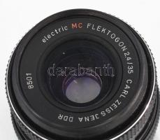 Carl Zeiss Jena Flektogon 2,4/35 (35 mm f/2.4) MC Electric objektív, sapkák nélkül, tokkal