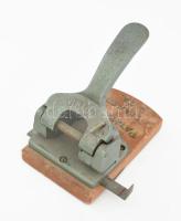 Virtus masszív fém asztali lyukasztó gép 14x21 cm