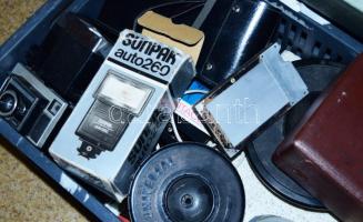 Óriási fotós kellék tétel: nagyító, laboridőzítő, előhívótankok, nagyon sok színszűrő, vágógép, stb,...