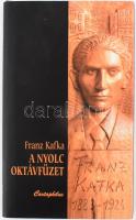 Kafka, Franz: A nyolc oktávfüzet. Bp., 2000, Cartaphilus. Első teljes magyar nyelvű kiadás. Fordította: Tandori Dezső. Kiadói kartonált kötés, papír védőborítóval, jó állapotban.