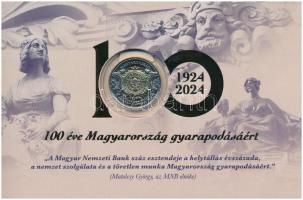 2024. 100Ft "100 éves a Magyar Nemzeti Bank" első napi veret díszcsomagolásban "10433" T:UNC