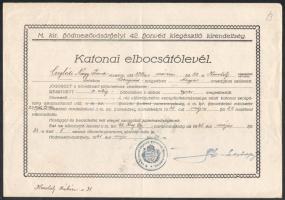 1941 Katonai elbocsátó levél hódmezővásárhelyi születésű, világháborúban megsebesült katona részére, m. kir. hódmezővásárhelyi 42. honvéd kiegészítő kirendeltség fejléces papírján és bélyegzésével, hajtásnyomokkal