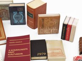 25 darab minikönyv, vegyes témában