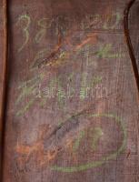 Orbán Katalin (1950-): Menyecske gyertyatartóval fali kerámia, jelzés nélkül, kis kopással, 23x16 cm