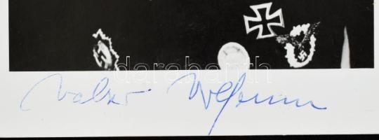 Walter Wolfrum (1923-2010) német Luftwaffe pilóta, repülő ász (137 légi győzelem), a Vaskereszt Lova...
