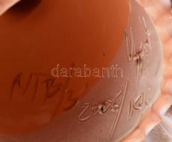 Újpál György: Lány virágcsokorral. Mázas kerámia, kézzel festett, hibátlan 28 cm