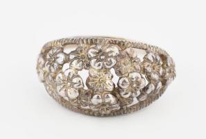 9K fehérarany (Au) gyűrű, virágos jelzett br 2,9 g , m: 55