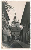 Segesvár, Schässburg, Sighisoara; utca, óratorony, étterem / street view, clock tower, restaurant (felületi sérülés / surface damage)