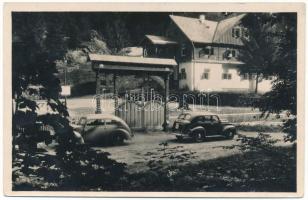 1944 Radnaborberek, Valea Vinului; üdülő, autók, székelykapu / spa, holiday resort, automobiles, Transylvanian carved wooden gate