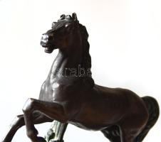 Kandallóóra. Nagy méretű, ló szoborral díszítéssel Franciaország, XIX. sz. Ingajáratos, felesütős, K...