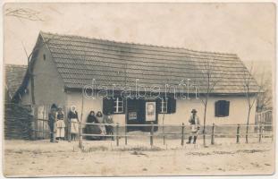 Lugos, Lugoj; üzlet, Schicht szappan reklámplakáttal / shop with Shicht soap advertisement posters. Sigismund Tarkó Fotograf photo (fl)