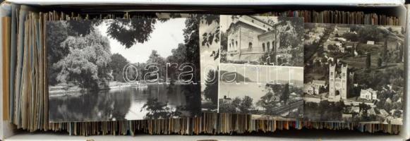 Kb. 800 db MODERN magyar város képeslap dobozba / Cca. 800 modern Hungarian town-view postcards in a box
