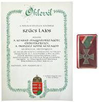 2005. &quot;Szabad Magyarországért Érdemkereszt a Nemzeti Színű Szalagon&quot; fém kitüntetés a Politikai Elítéltek Közösségétől a hozzá tartozó oklevéllel T:UNC