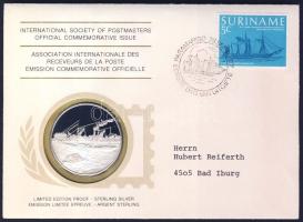 Suriname 1977. Az első gőzhajó útja Európából Dél-Amerikába a Postamesterek gondozásában kiadott Ag emlékérem 20g érmés, bélyeges borítékon, suriname-i bélyeggel, elsőnapi bélyegzővel, német nyelvű ismertetővel T:PP