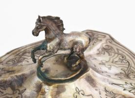 Ezüst (Ag) ékszeres doboz, lófigura fogóval, jelzett, kulcs nélkül, 460g