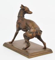 Megriadó vadászkutya bronz szobor, 16x9x14 cm