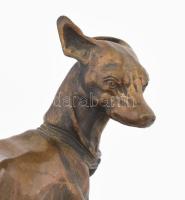 Megriadó vadászkutya bronz szobor, 16x9x14 cm