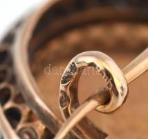 Arany (Au) bross,14k, műgyantás lovas díszítménnyel, jelzett, bruttó 7,8g