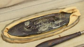 Antik ezüst (Ag) nyelű és szerelékű pedikűr és pipere készlet, eredeti dobozában, jelzett