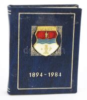 Miskolc 1894-1984. Miskolc város két rendezési terve. Szerk.: Kovács Mihály. Miskolc, 1984, Miniatűr Könyvgyűjtők Klubja. Kiadói műbőr-kötés, tűzzománc díszítéssel. Számozott (586./600) példány. Kereskedelmi forgalomba nem került.