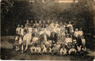 Ádámos, Adamus; Állami iskolai növendékek / students of the school (fa)