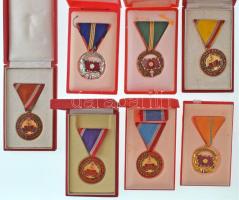 12db-os vegyes Magyar Néphadsereg kitüntetés, közte "Haza Szolgálatért Érdemérem" valamint...