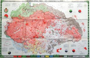 [Térkép] Magyarország néprajzi térképe (Carte ethnographique de la Hongrie). Tervezte Kogutowicz Károly. (1910/1928) Budapest, 1928. Kókai Lajos - Magyar Királyi Állami Térképészet. Színes kőnyomat, mérete: 560x910 mm egy 610x950 mm méretű térképlapon. A néprajzi térkép - melyet az országcsonkítás jogtalansága mellett érvelő, francia és magyar nyelvű infografikák vesznek körül - a Horvát-Szlavónország nélküli teljes történelmi Magyarország néprajzi adatait mutatja be, az utolsó érvényes, 1910. évi népszámlálás adatai alapján. Térképünk vörös színnel jelöli a magyar lakosságot, a német nemzetiséget halványvörös, a horvátot kék, a szerbet sárga, a románt halványlila, a rutént barna, a szlovákot zöld, a lengyelt mélykék színnel. A nem lakott területek területi színezése alapvetően a körülvevő települések meghatározó nemzetisége alapján történik, ám a sziget-szerűen települt, más nemzetiségű települések mégis jelzettek - így nem fordulhat elő térképünkön, hogy a pontszerűen, népesebb településeken megtelepült dél-erdélyi magyarság a körülvevő román falvak miatt egyszerűen eltűnik a térképről: a román néprajzi térképészetnek ez bevett eljárása volt, miként a nemzetiségi arányszámok meghamisítása is. (Néprajzi térképünk ezzel szemben a magyar nyelvterületbe épült békéscsabai szlovák nyelvszigetet egyértelműen jelzi). Térképlapunk közepén apró folt, felül halvány foltosság. Jó állapotú térkép, hajtogatva.