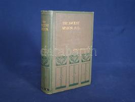 Besant, Annie:  The Ancient Wisdom. An Outline of Theosophical Teachings. London, 1910. Theosophical Publishing Society. [8] + 338 + [4] p. + 1 t. (kihajtható). Annie Besant (1847-1933) teozófus kötete a földi, materiális világgal párhuzamosan létező asztrális, buddhikus és nirvánikus dimenziók elméletét fejti ki, valamint hosszan értekezik a reinkarnáció és a karma koncepcióiról. A szabadkőműves, harcos ateista, nőjogi mozgalmár az 1880-as években fábiánus szocialista életét élte, majd 1890 táján újabb kurrens gondolatra lelt a teozófia területén, mélyen beépült az európai ezoterikus mozgalomba, elfoglalva később a Teozófiai Társaság elnöki pozícióját is, majd a brit uralom alatt élő Indiában további ezoterikus és politikai vezetőszerepet is vállalt. ,,The Ancient Wisdom&quot; című munkája először 1897-ben jelent meg, példányunk az 1910. évi 10. utánnyomásból származik. A kötet végén részletes tárgymutató. Aranyozott, festett, szecessziós kiadói egészvászon kötésben. Részben felvágatlan, jó példány.