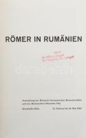 Doppelfeld, Otto (et. al.): Römer in Rumänien. Ausstellung des Römisch-Germanischen Museums Köln und des Historischen Museums Cluj (Kolozsvár). Kunsthalle Köln, 12. Febr.-18. Mai 1969. Debrecen, 2015, k.n. 304 p. + 109 t (fekete-fehér illusztrációk). Német nyelven. Kiadói papírkötés, kissé kopott borítóval, előzéklapon és címlapon Dr. Lengyel Alfonz (1921-2016) régész bélyegzőjével. A kiállítási katalógus a mai Románia területén élő rómaiak történetét dolgozza fel, számos tanulmánnyal, többek közt a gazdaságtörténetet, művészetet és a numizmatikát is érintve.