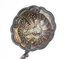 Ezüst (Ag) porcukorszóró, fa nyéllel, jelzett, bruttó: 23g