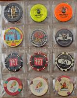 108db-os kaszinózseton-tétel, benne fém, de főleg műanyag zsetonokkal, jó állapotú berakóban T:UNC-F