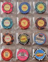 108db-os kaszinózseton-tétel, benne fém, de főleg műanyag zsetonokkal, jó állapotú berakóban T:UNC-F