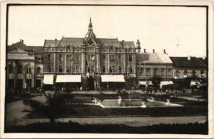 1928 Szatmárnémeti, Szatmár, Satu Mare; Piata Bratianu / Deák tér, Takarékpénztár, Fortuna büfé, üzletek / square, savings bank, buffet, shops