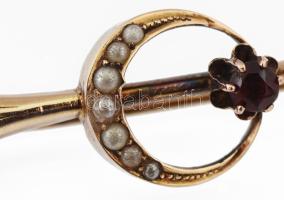 Arany (Au) 14K gyöngyös gránátos kitűző, jelzett, 3,9×1,1 cm, bruttó: 2,3 g