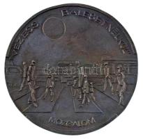 Rácz Edit (1936-) ~1970-1980. &quot;Vezess Baleset Nélkül Mozgalom&quot; bronz emlékérem (94mm) T:XF