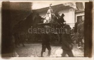 Mecenzéf, Alsó-Metzenzéf, Alsómecenzéf, Metzenzéf, Nizny Medzev; bányászok feldíszített lovas kocsija / decorated horse cart of the miners. photo