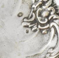 Ezüst (Ag) barokk mintás ékszertartó tálka, jelzett, d: 8,8 cm, nettó: 72,7 g