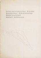 1976 Interszimpozion Siklós,szobrász alkotótelep, Szársomlyó,Keleti Kőbánya. Szerk.: Csenkey Éva. Siklósi Szimpozion kiadványok 1. Pécs, 1976, Pécsi Szikra Nyomda, 16 t. + 2 sztl. lev. Benne neves művészekkel, közte Keserü Ilona. Kiadói foltos, firkált papírmappában, 42x30 cm.