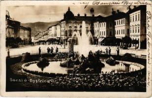 1932 Besztercebánya, Banská Bystrica; Fő tér, Tátra Bank, Hotel Rák szálloda, vendéglő és kávéház, üzletek, szökőkút / main square, bank, hotel, restaurant and café, shops, fountain (fl)