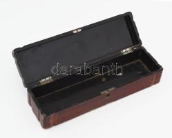 Régi kelet-ázsiai lakkozott doboz, kulcs nélkül, kis pattogzásokkal, 28x9 cm